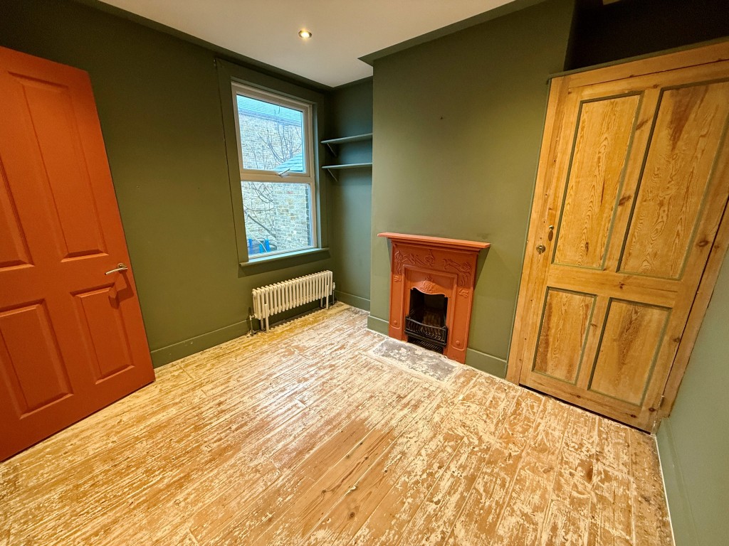 Lot: 10 - EXTENDED MID-TERRACE HOUSE IN TOWN CENTRE - Bedroom two